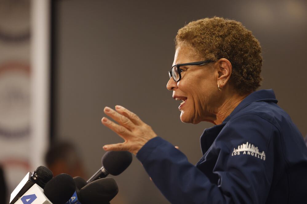 Toque de queda en Los Ángeles: alcaldesa impone restricciones tras protestas por redadas migrantes EFE/EPA/CAROLINE BREHMAN