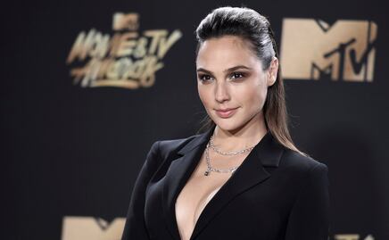 Gal Gadot y el vestido que lució durante sesión a la orilla del mar