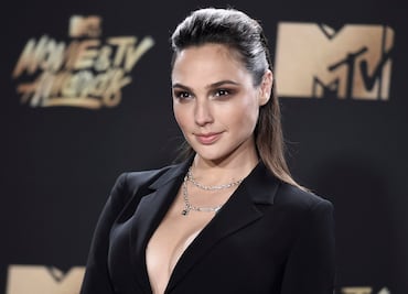 Gal Gadot y el vestido que lució durante sesión a la orilla del mar