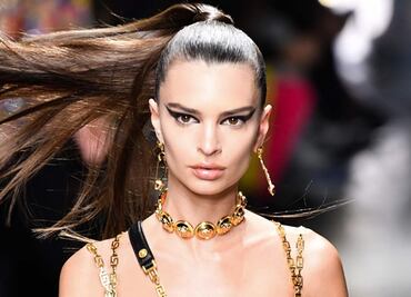 Emily Ratajkowski se luce con blazer braless en Instagram