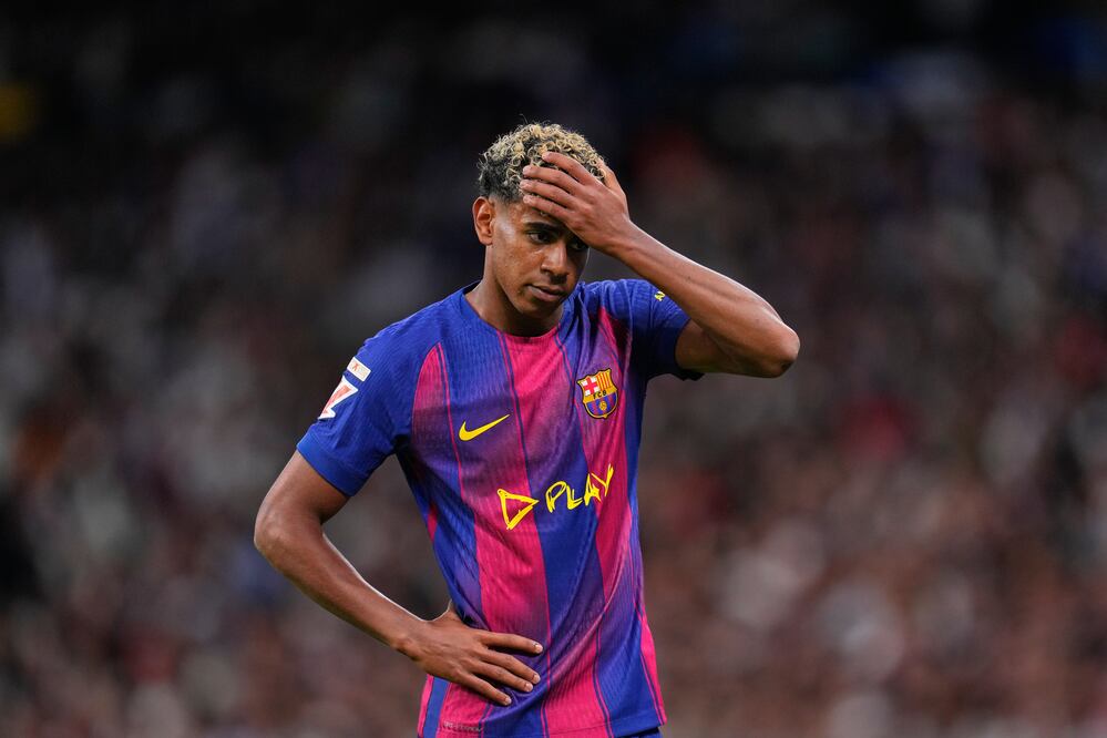 El mes negro de Lamine Yamal: polémicas, derrota en el Clásico y un rendimiento para el olvido (AP Photo/Manu Fernandez)