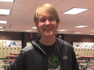 Joven baja más de 50 kilos por caminar a la escuela todos los días