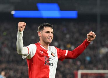 Santi Giménez supera a Luis Suárez como goleador