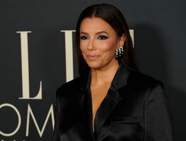Eva Longoria presume figura de impacto con bikini a los 46 años