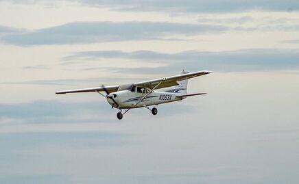 Piloto sufre emergencia y pasajero aterriza avioneta en Florida