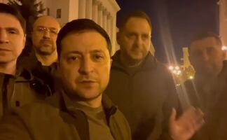 “Estamos todos aquí, defendiendo al país”, dice presidente ucraniano