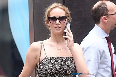 Jennifer Lawrence irradia belleza con vestido floreado en NY