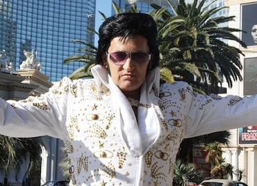 ¿Las bodas oficiadas por “Elvis” en Las Vegas son legales?