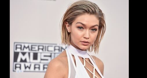 Gigi Hadid se rinde en Nueva York ante la cantante Rosalía