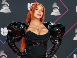 Christina Aguilera presume “curvas imposibles” con un bodysuit traslúcido