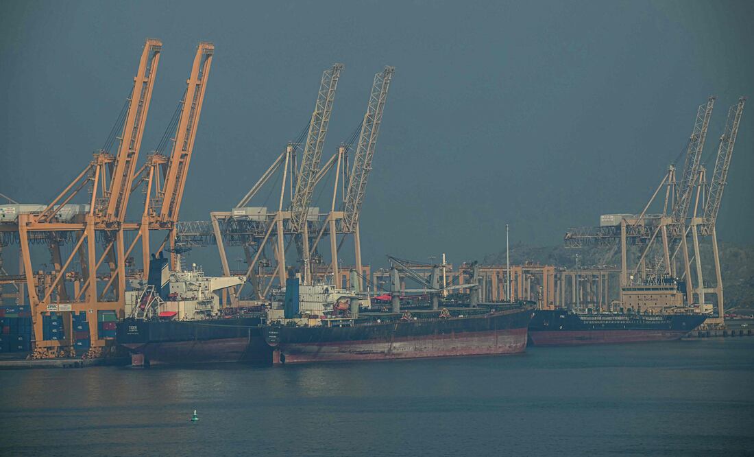 El petróleo se desploma más de 5 % tras ataque simbólico de Irán contra EU que calma temores de escalada. (Photo by Giuseppe CACACE / AFP)