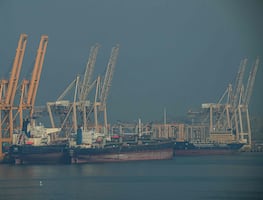 El petróleo se desploma más de 5 % tras ataque simbólico de Irán contra EU que calma temores de escalada