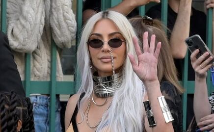 Kim Kardashian se luce en París con vestido inspirado en Madonna