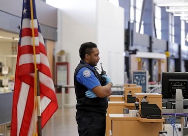 TSA busca personal para trabajar en aeropuerto en Nueva York