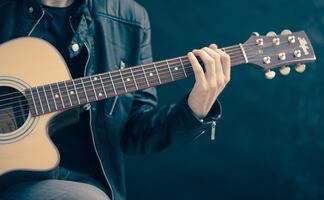 Lanzan beca para jóvenes latinos que aspiren a carrera musical en español