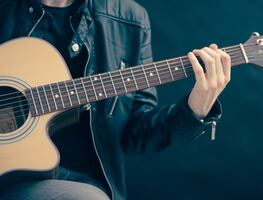 Lanzan beca para jóvenes latinos que aspiren a carrera musical en español