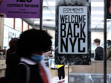 Basura se acumula en NY en protesta por certificados de vacunación