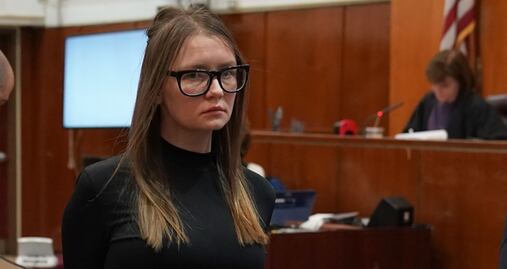 La falsa heredera rusa que engañó a NY estará en prisión al menos por 4 años