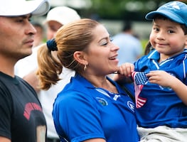 Dieciséis estados de EU demandan para detener programa que naturalizaría a cónyuges inmigrantes