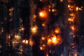 Tragedia y polémica en Hong Kong: incendio deja 36 muertos y más de 270 desaparecidos en complejo residencial