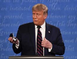 Trump critica a Biden por llevar cubrebocas todo el tiempo