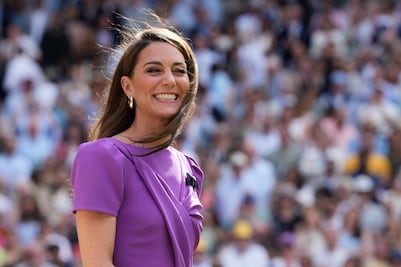 Kate Middleton reaparece con look rubio y desata rumores de peluca tras el cáncer
