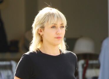 Miley Cyrus deslumbra con sencillo look braless en California