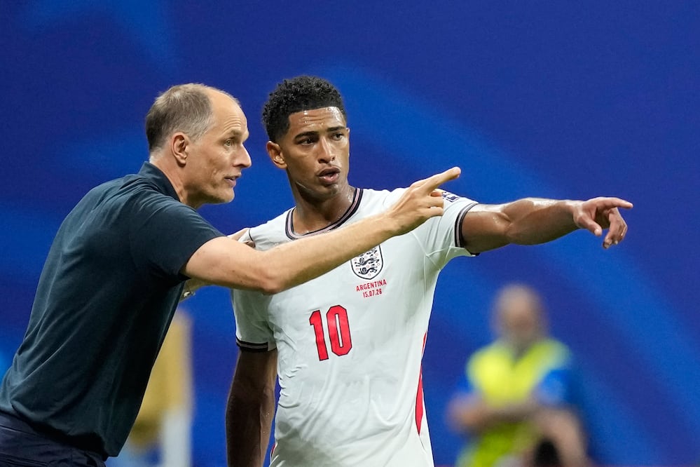 La prensa inglesa destroza a Tuchel tras la derrota ante Argentina: critica sus “cobardes” cambios. (AP Photo/Rebecca Blackwell)