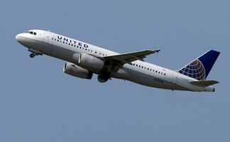 Arrestan a mujer en Las Vegas por negarse a usar cubrebocas durante vuelo