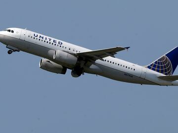 Arrestan a mujer en Las Vegas por negarse a usar cubrebocas durante vuelo