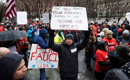 Nueva York despedirá a unos tres mil empleados por no vacunarse