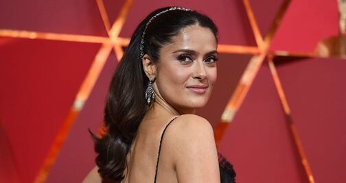 Salma Hayek destila belleza con traje de baño en Saint-Tropez