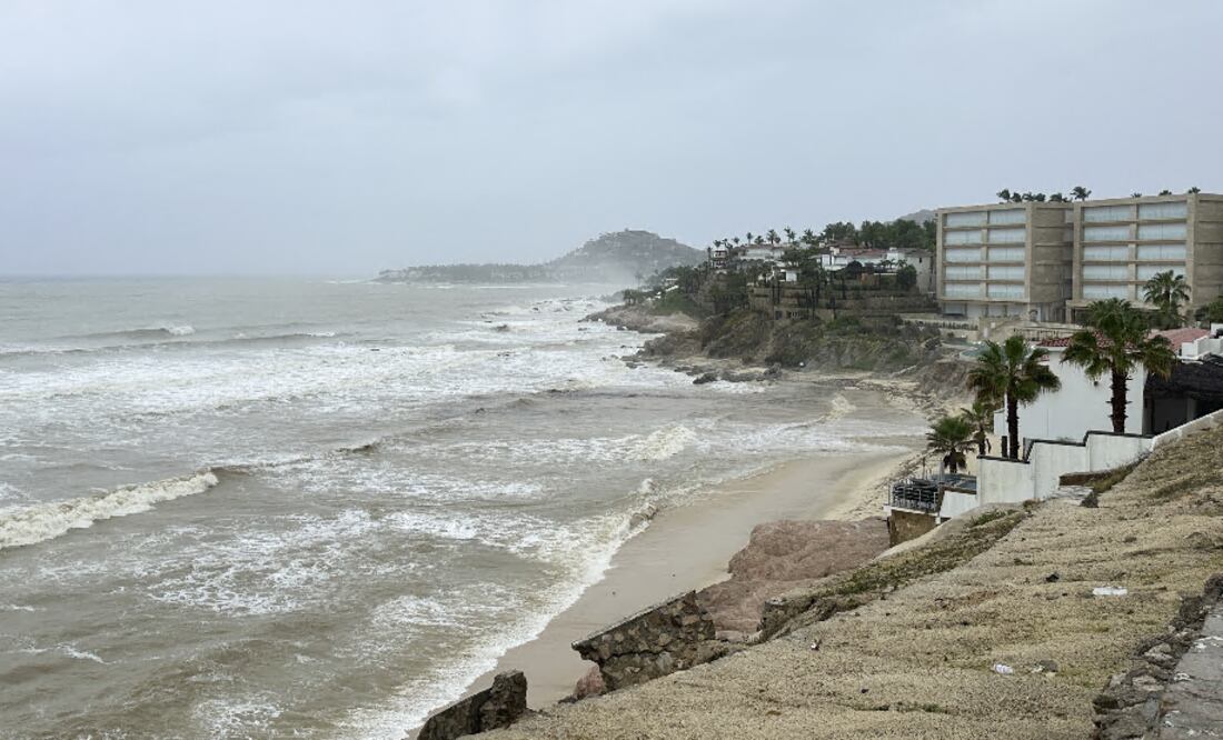 Los Cabos en alerta roja por tormenta Ileana: cancelan vuelos y preparan refugios temporales. Foto AP