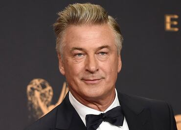 Alec Baldwin acuerda con familia de Halyna Hutchins continuar rodaje de 'Rust'