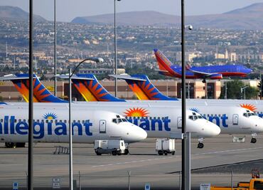 Arrestan a pasajero por tocar a adolescente en vuelo hacia Montana