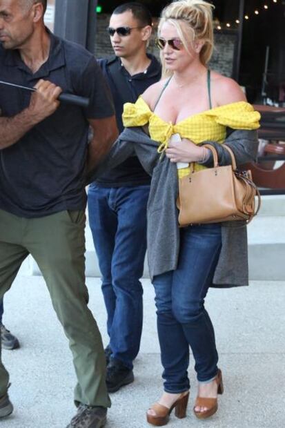 Britney Spears presume crop top de impacto en Los Ángeles