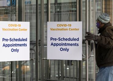 Nueva York detiene campañas de vacunación tras quedarse sin dosis