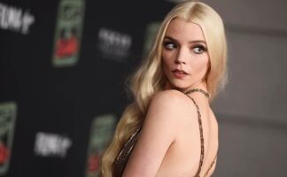El vestido bustier de lujo con el que Anya Taylor-Joy arrasó en sesión 