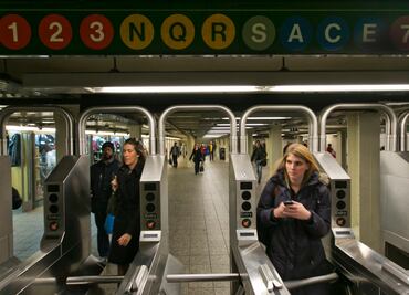 Subida histórica de tarifas en transporte público de Nueva York; boleto de metro roza los $3 dólares