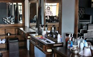 Deja generosa propina para apoyar a barbería en Colorado 