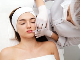 Diagnostican con VIH a tres mujeres que se hicieron “faciales vampíricos” en spa no autorizado