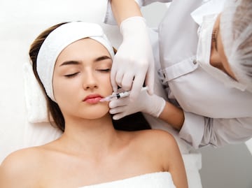 Diagnostican con VIH a tres mujeres que se hicieron “faciales vampíricos” en spa no autorizado