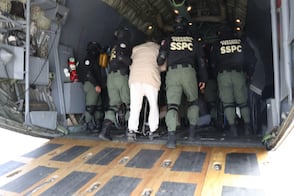 México envía a Estados Unidos a 37 presos, entre ellos 2 operadores de Los Beltrán Leyva