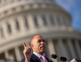 Demócratas presentan ley para extender tres años Obamacare y evitar alza en costos médicos en Estados Unidos