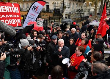 Trabajadores demandan a McDonald’s; se quejan de clientes violentos
