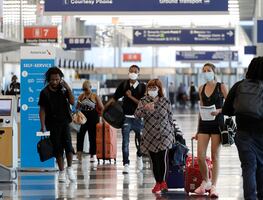 Aerolíneas crean 'lista negra' de pasajeros; les negarán vuelos por no usar cubrebocas