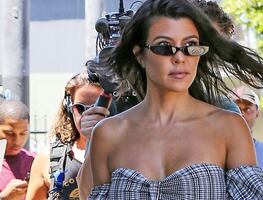 Kourtney Kardashian presume su bikini ‘nude’ más arriesgado