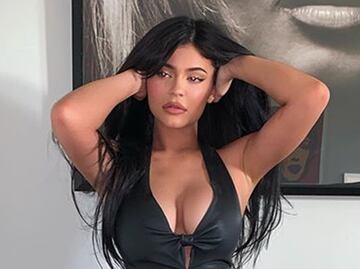 Kylie Jenner arrasa con microbikini en fiesta de Kim Kardashian