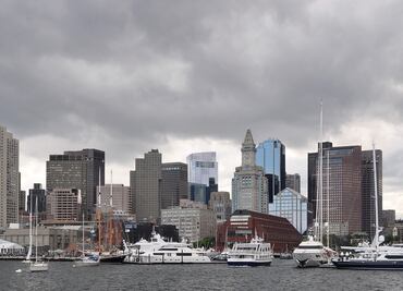 Cesan a compañía tras llenar ferry con turistas en Boston