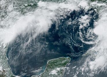 Florida se prepara para Elsa mientras sigue buscando víctimas de derrumbe